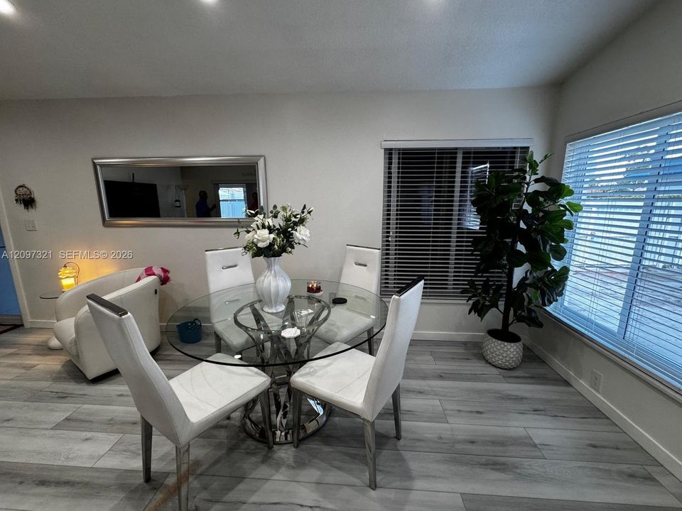 For Sale: $750,000 (4 beds, 2 baths, 1500 Square Feet)
