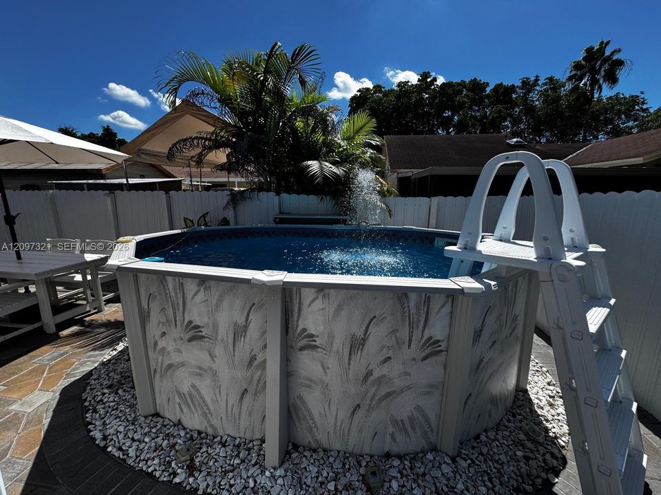 Aboveground pool
