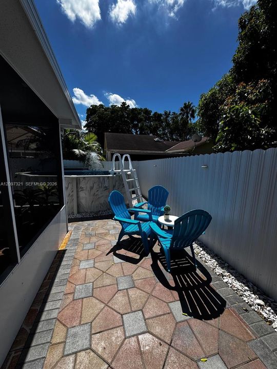 For Sale: $750,000 (4 beds, 2 baths, 1500 Square Feet)