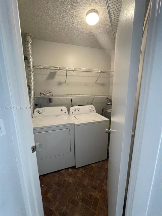 For Rent: $2,500 (2 beds, 2 baths, 1000 Square Feet)