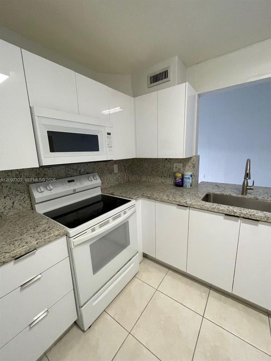 For Rent: $2,500 (2 beds, 2 baths, 1000 Square Feet)