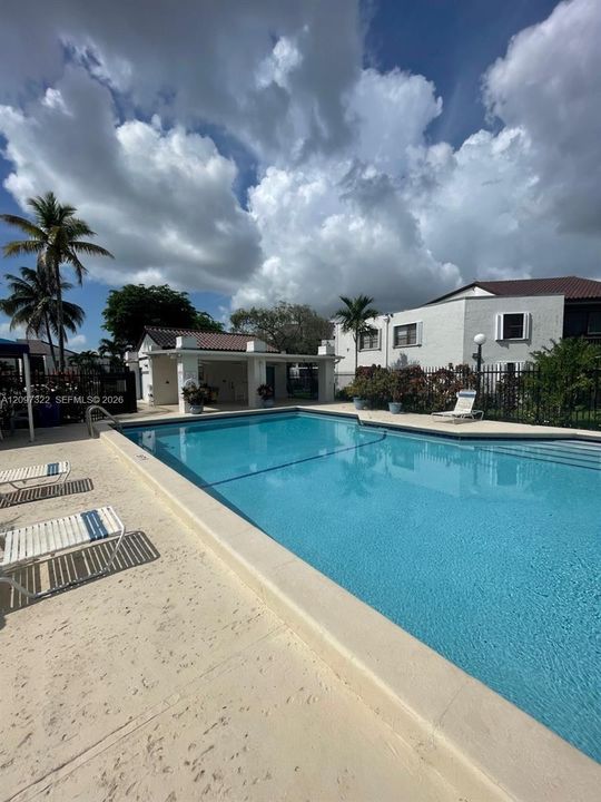 For Rent: $2,500 (2 beds, 2 baths, 1000 Square Feet)