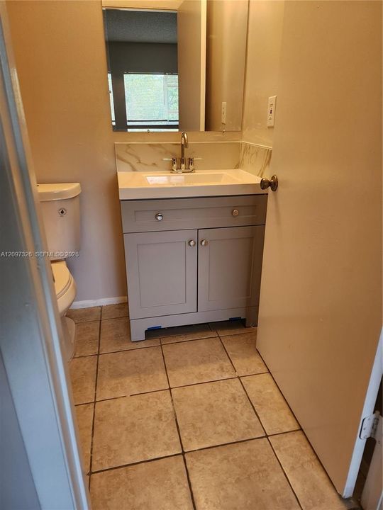 For Rent: $2,300 (3 beds, 2 baths, 930 Square Feet)