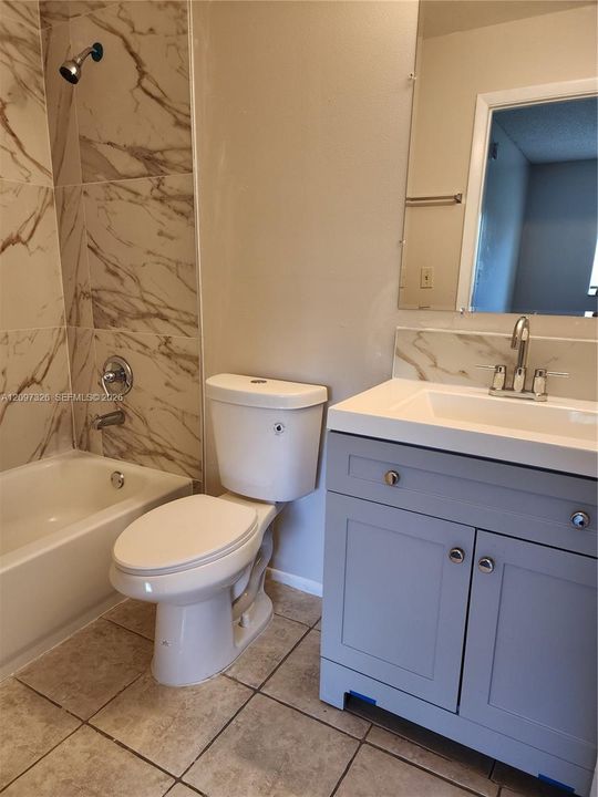 For Rent: $2,300 (3 beds, 2 baths, 930 Square Feet)