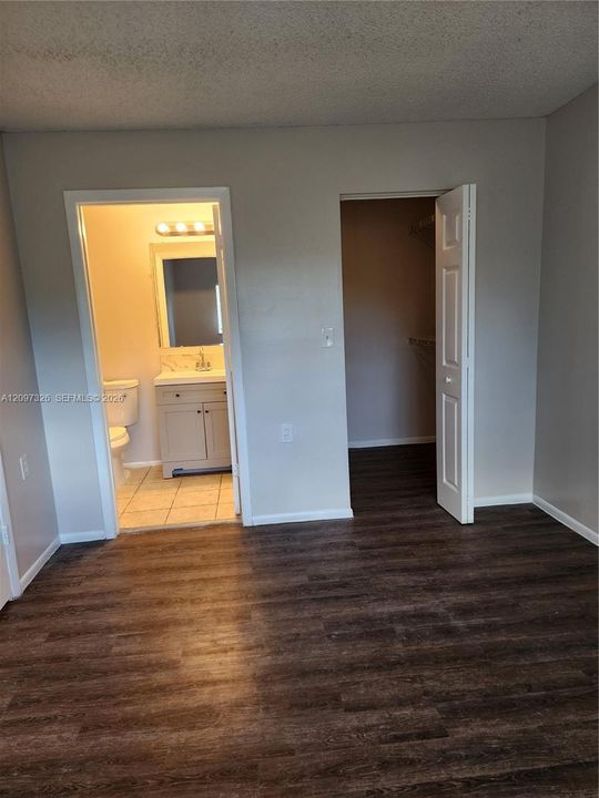 For Rent: $2,300 (3 beds, 2 baths, 930 Square Feet)