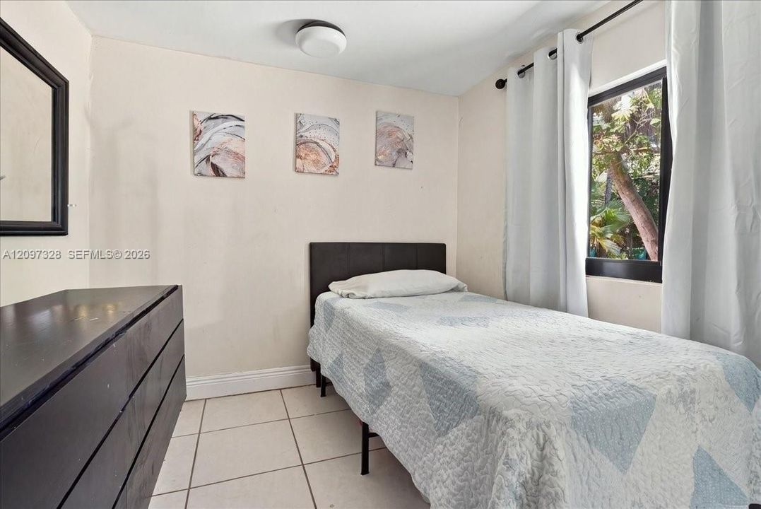 For Sale: $1,350,000 (4 beds, 2 baths, 1566 Square Feet)