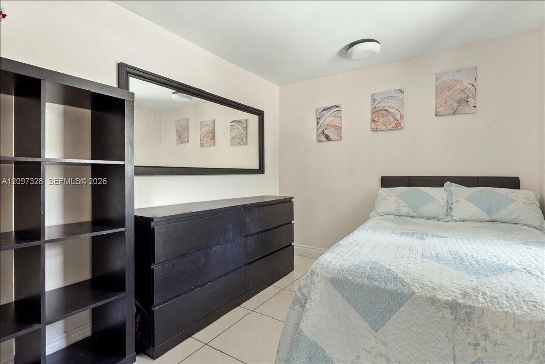 For Sale: $1,350,000 (4 beds, 2 baths, 1566 Square Feet)