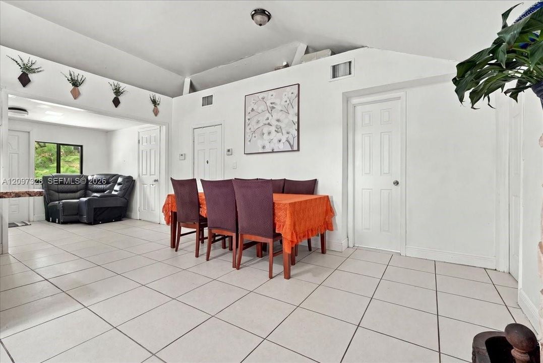 For Sale: $1,350,000 (4 beds, 2 baths, 1566 Square Feet)