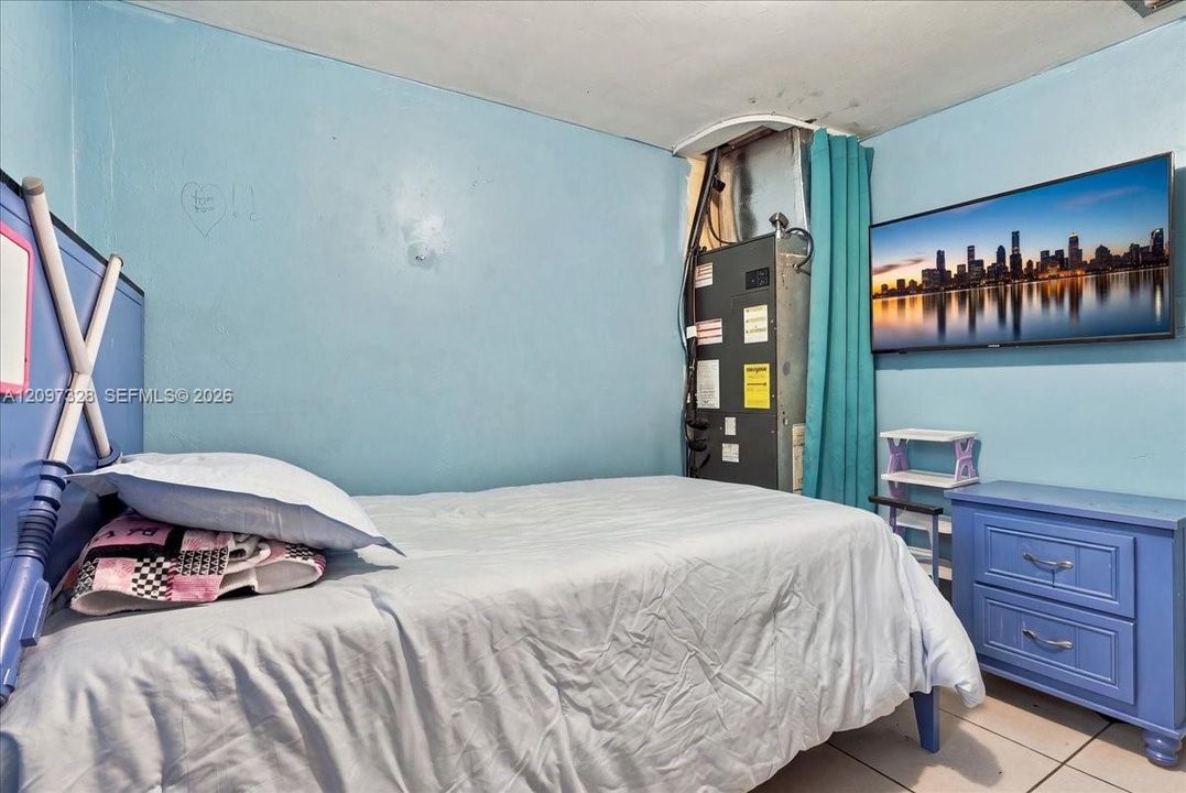 For Sale: $1,350,000 (4 beds, 2 baths, 1566 Square Feet)