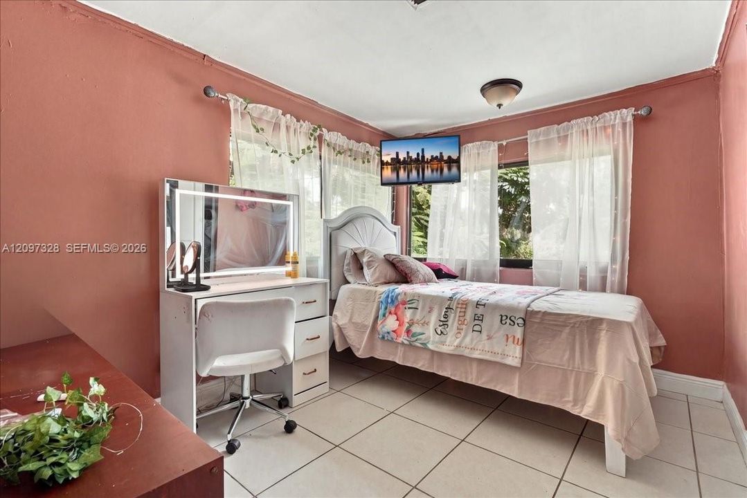 For Sale: $1,350,000 (4 beds, 2 baths, 1566 Square Feet)