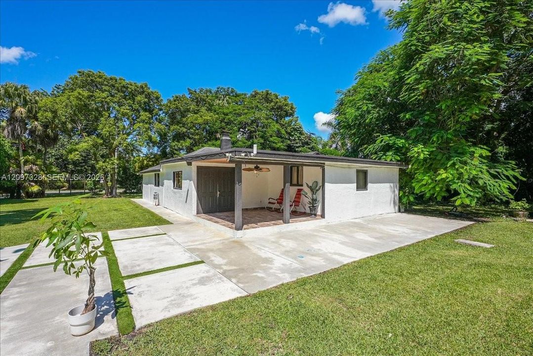 For Sale: $1,350,000 (4 beds, 2 baths, 1566 Square Feet)