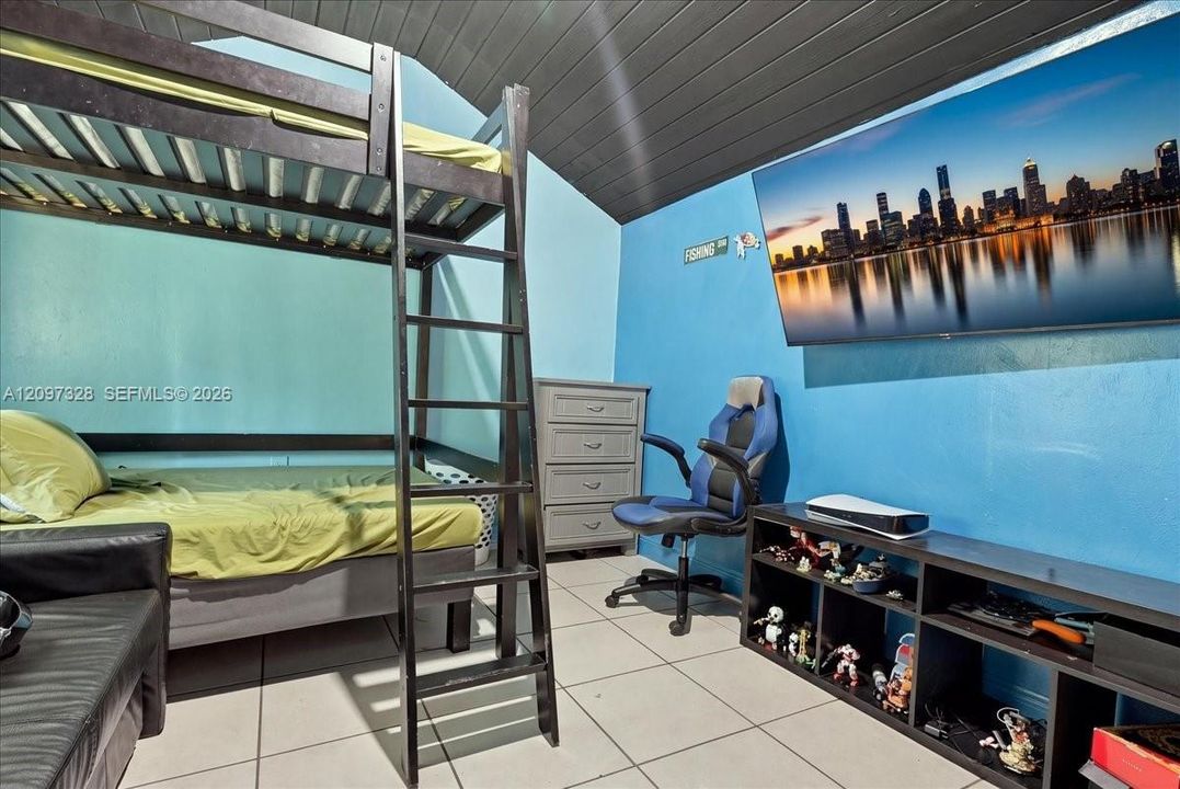 For Sale: $1,350,000 (4 beds, 2 baths, 1566 Square Feet)