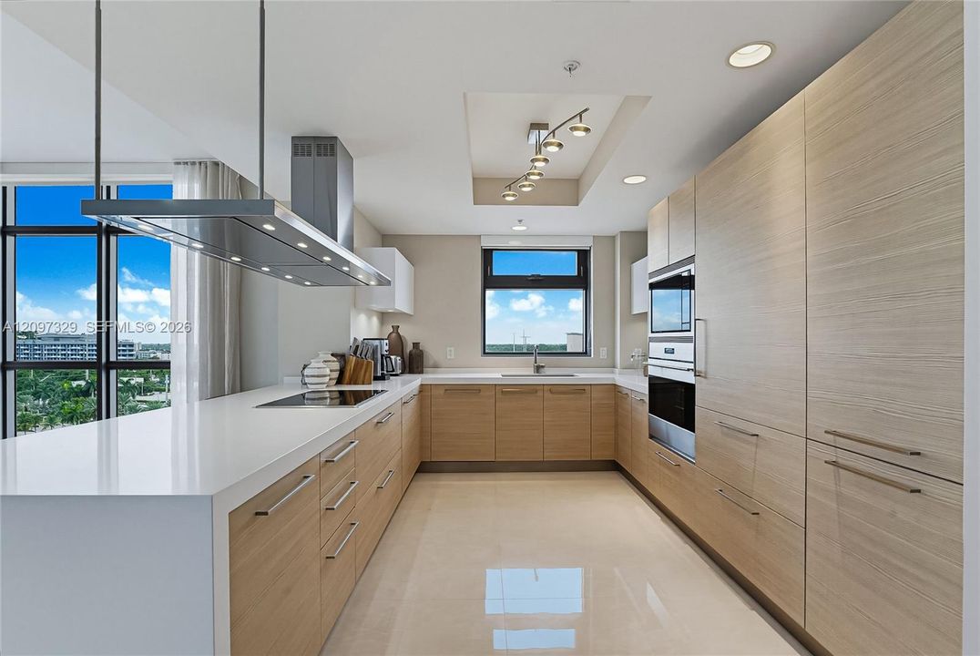 На продажу: $1,299,000 (2 спален, 2 ванн, 1999 Квадратных фут)