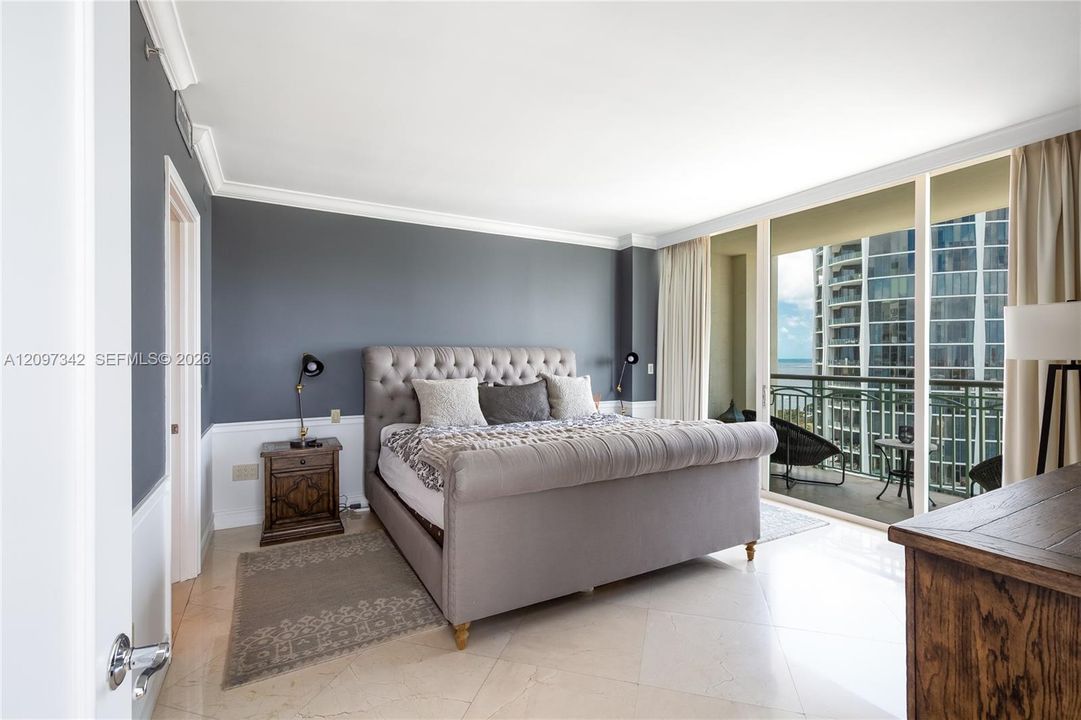 For Rent: $8,000 (1 beds, 1 baths, 1084 Square Feet)