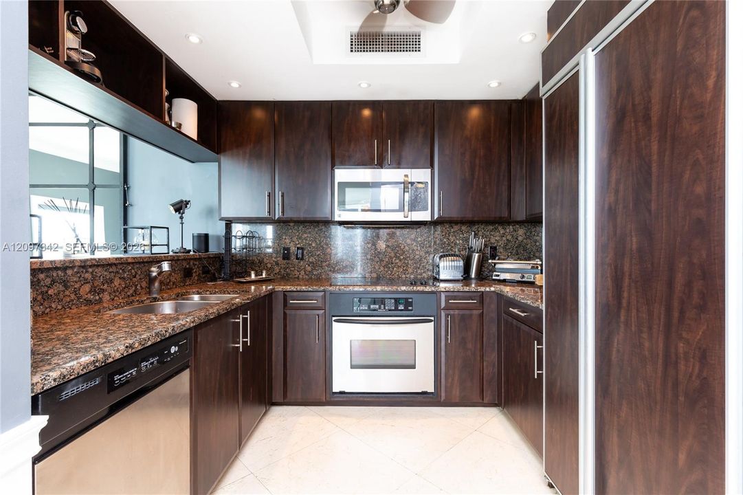 For Rent: $8,000 (1 beds, 1 baths, 1084 Square Feet)