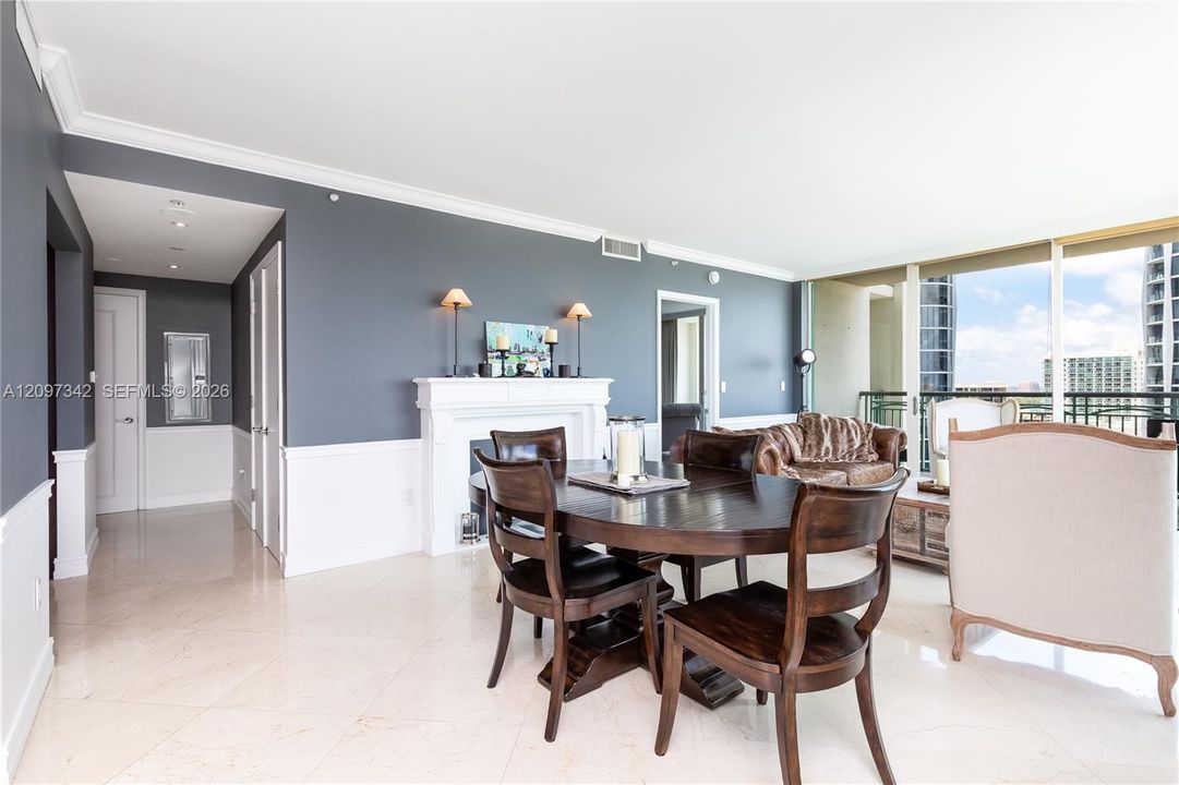 For Rent: $8,000 (1 beds, 1 baths, 1084 Square Feet)