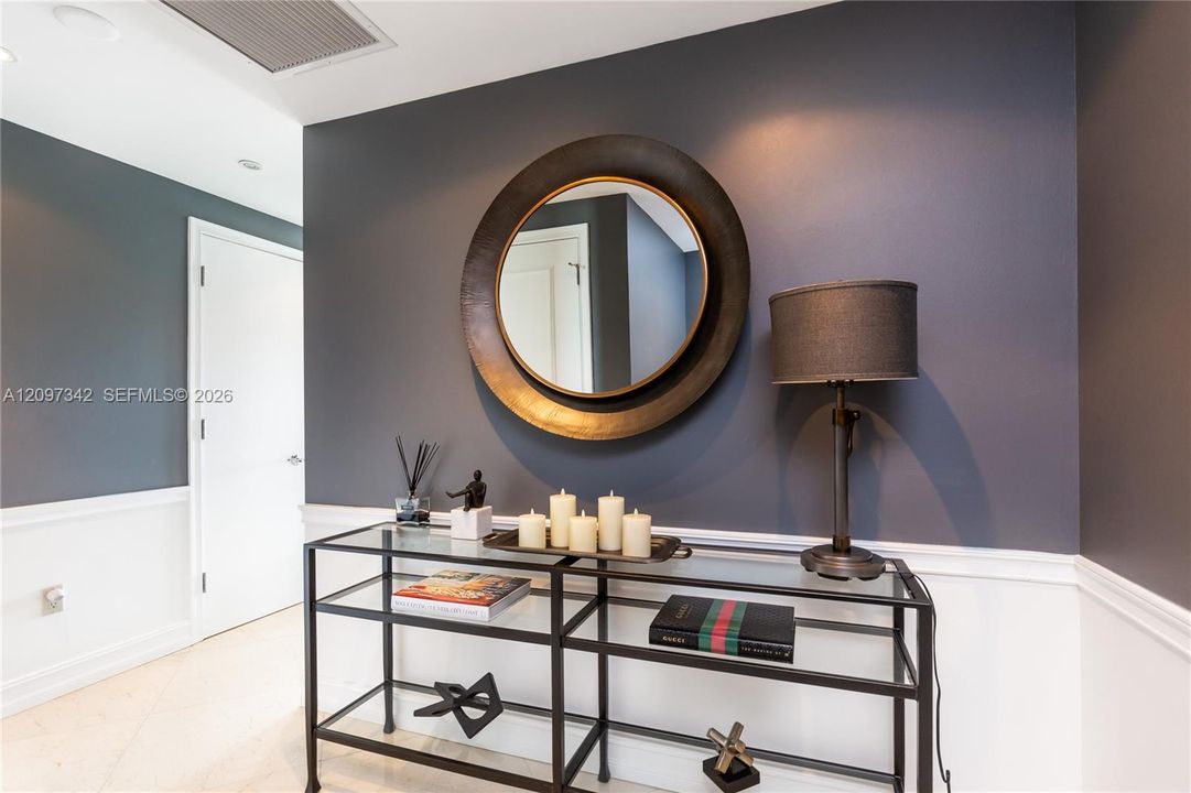For Rent: $8,000 (1 beds, 1 baths, 1084 Square Feet)