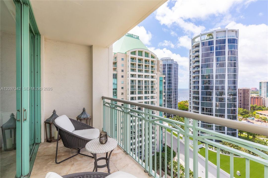 For Rent: $8,000 (1 beds, 1 baths, 1084 Square Feet)