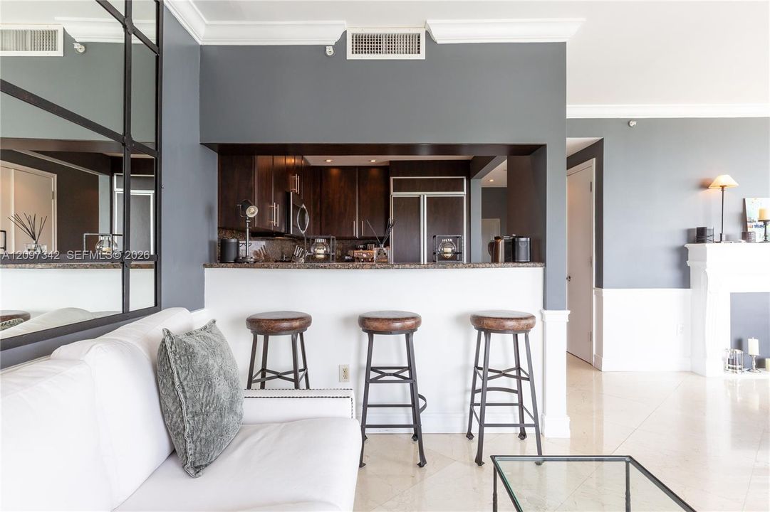 For Rent: $8,000 (1 beds, 1 baths, 1084 Square Feet)