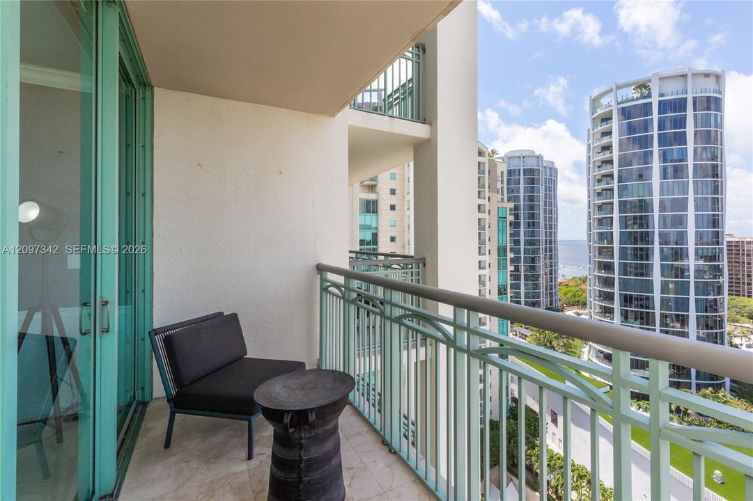 For Rent: $8,000 (1 beds, 1 baths, 1084 Square Feet)