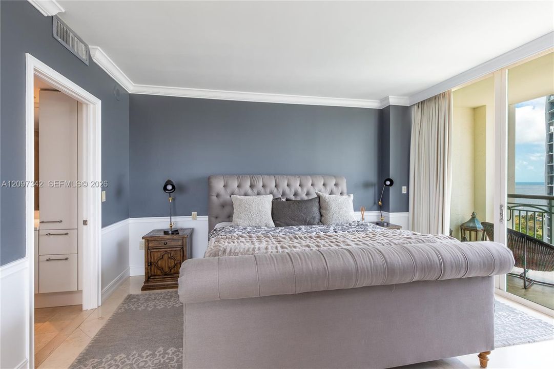 For Rent: $8,000 (1 beds, 1 baths, 1084 Square Feet)