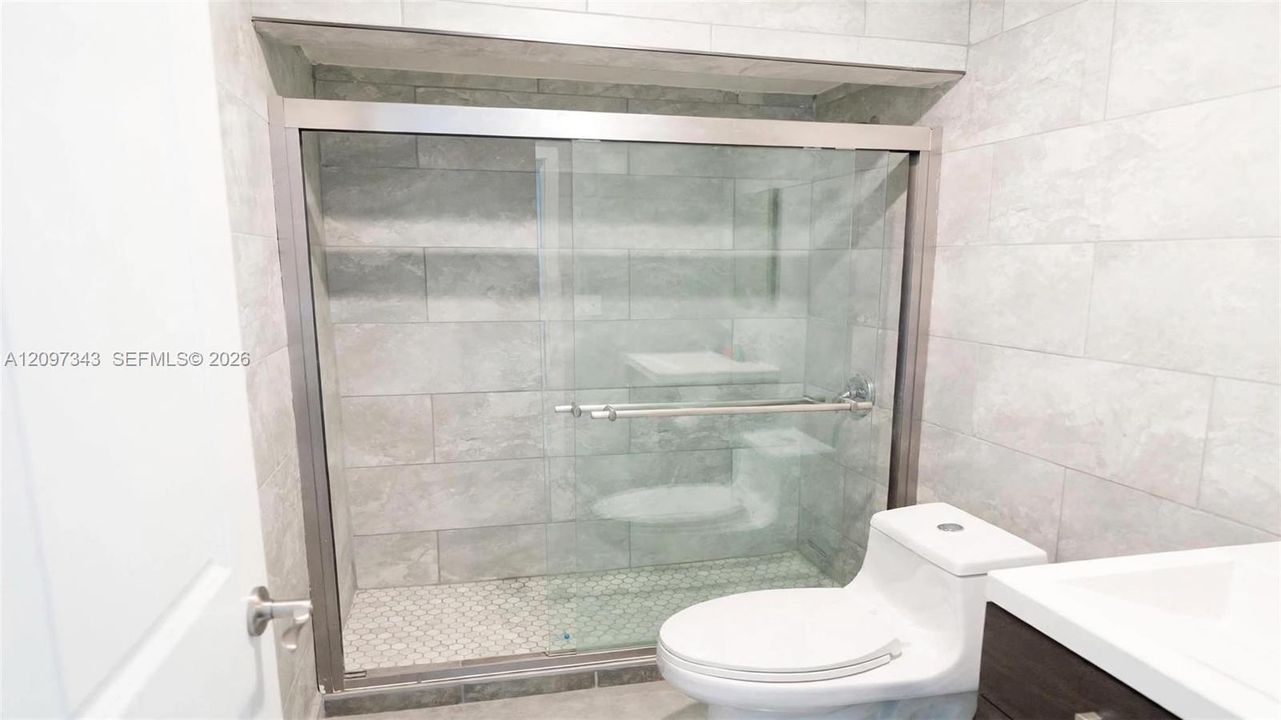 For Sale: $409,000 (3 beds, 1 baths, 811 Square Feet)