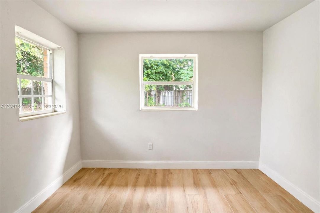 For Sale: $409,000 (3 beds, 1 baths, 811 Square Feet)