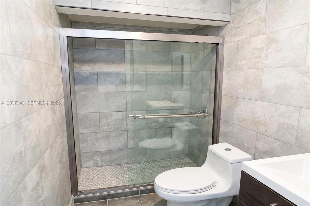 For Sale: $409,000 (3 beds, 1 baths, 811 Square Feet)