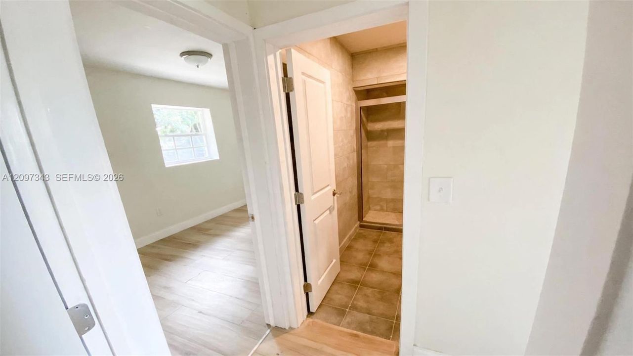For Sale: $409,000 (3 beds, 1 baths, 811 Square Feet)