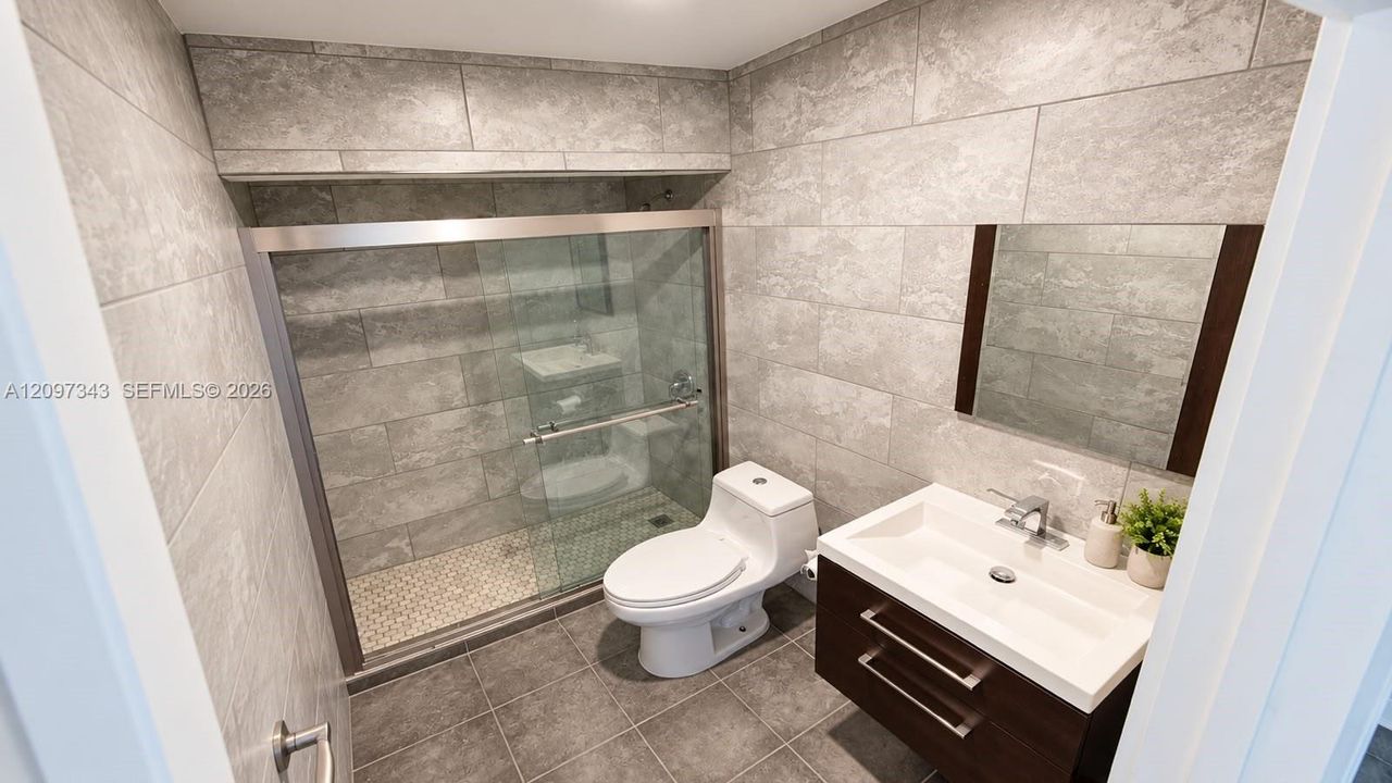 For Sale: $409,000 (3 beds, 1 baths, 811 Square Feet)