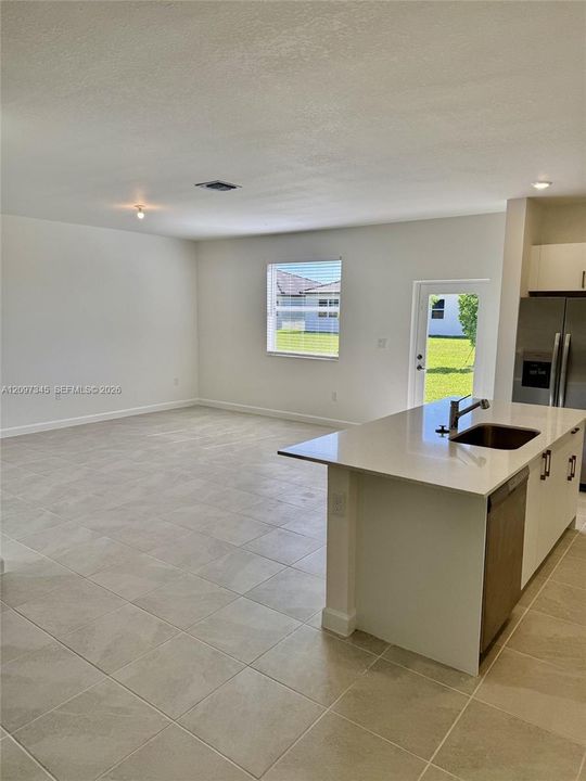 For Rent: $3,950 (5 beds, 3 baths, 3105 Square Feet)