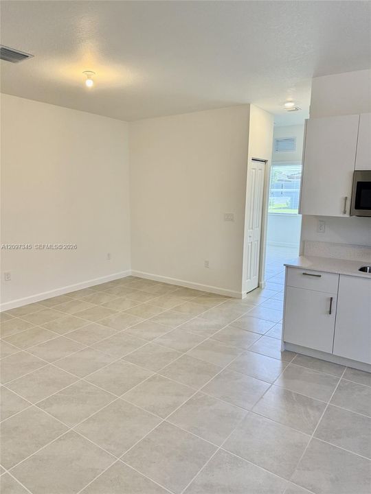 For Rent: $3,950 (5 beds, 3 baths, 3105 Square Feet)