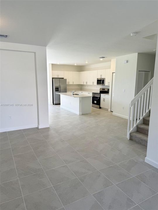 For Rent: $3,950 (5 beds, 3 baths, 3105 Square Feet)