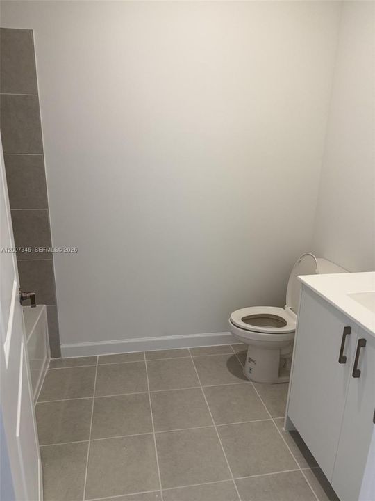 For Rent: $3,950 (5 beds, 3 baths, 3105 Square Feet)