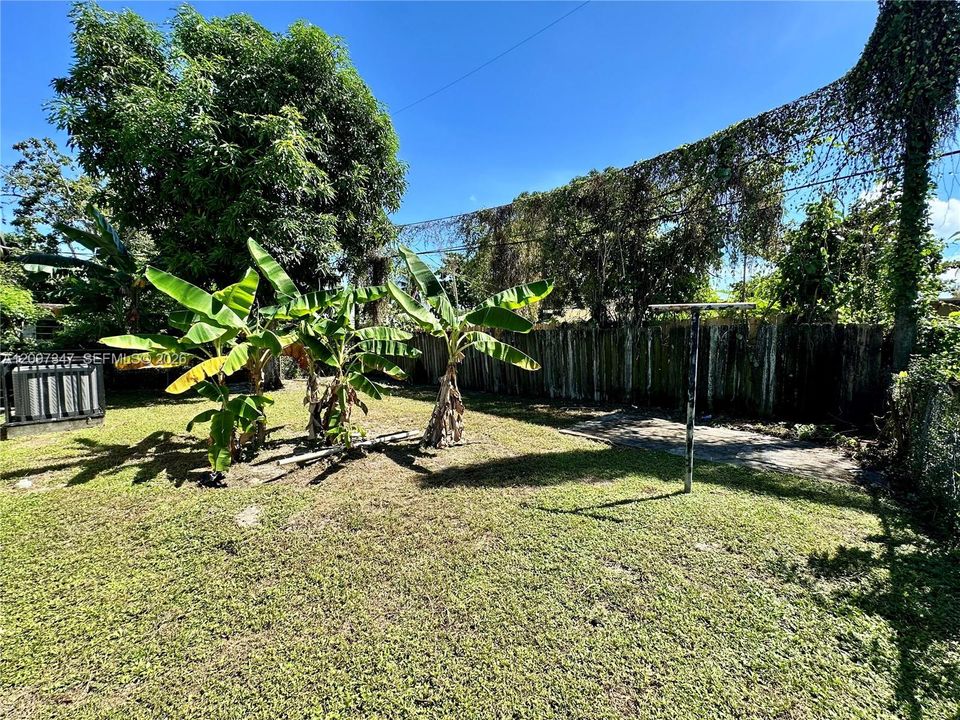 For Rent: $3,500 (3 beds, 2 baths, 1338 Square Feet)