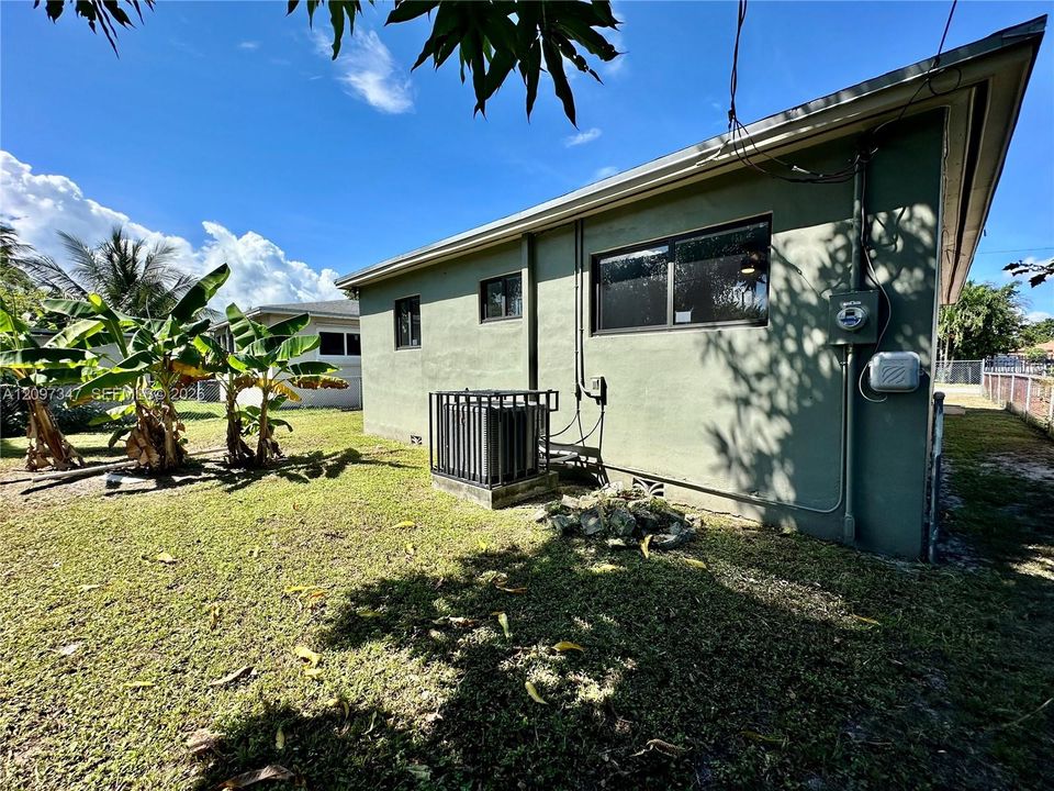 For Rent: $3,500 (3 beds, 2 baths, 1338 Square Feet)