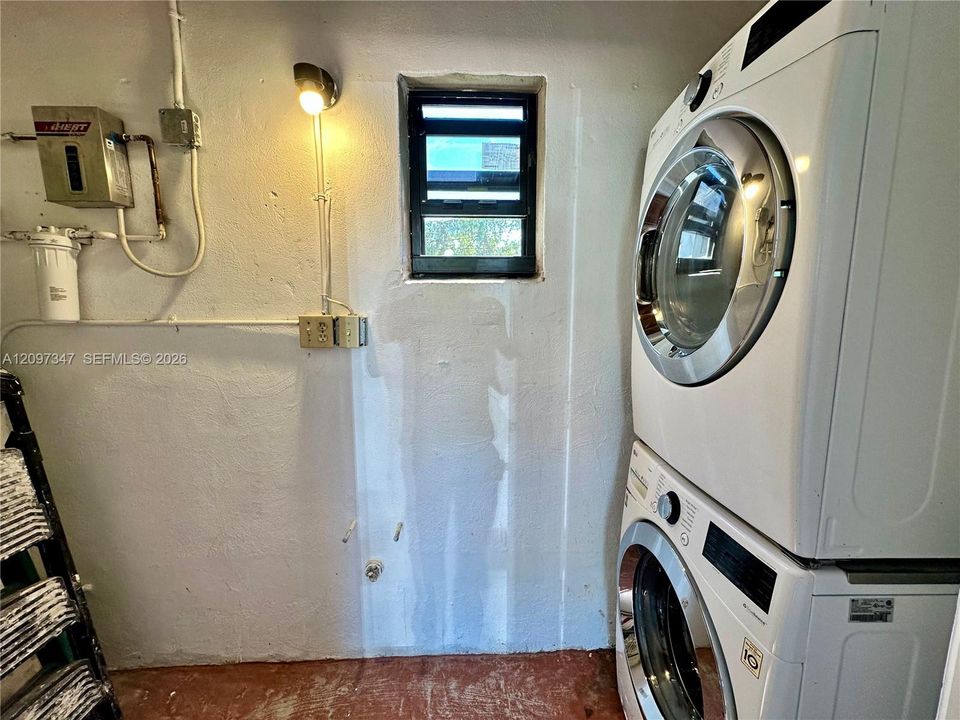 For Rent: $3,500 (3 beds, 2 baths, 1338 Square Feet)