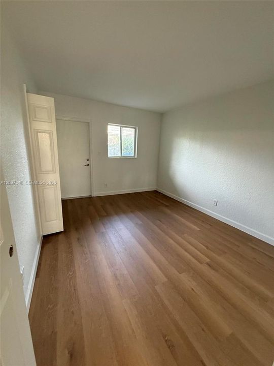 For Rent: $1,900 (2 beds, 1 baths, 908 Square Feet)