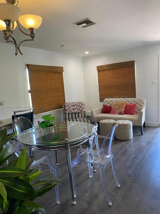 En Venta: $350,000 (2 camas, 2 baños, 770 Pies cuadrados)