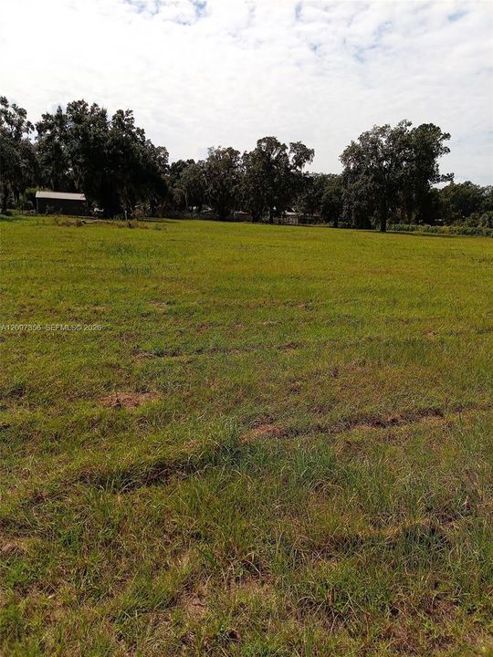 待售: $425,000 (2.72 acres)