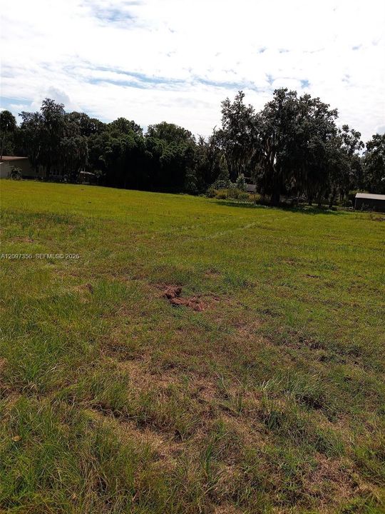待售: $425,000 (2.72 acres)