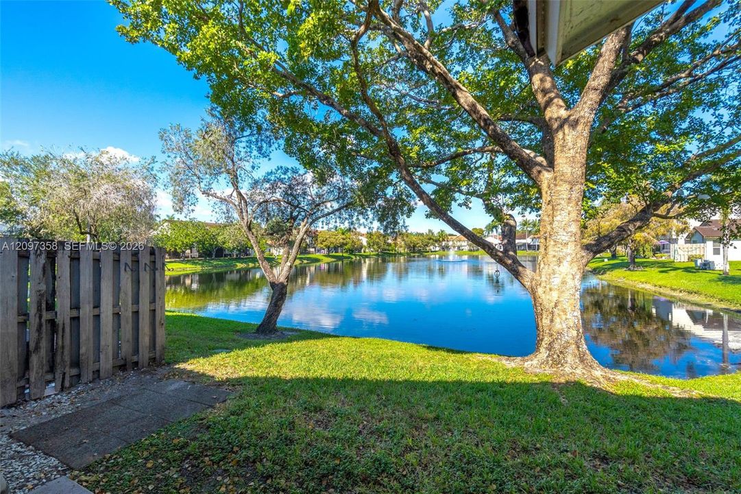 For Rent: $2,700 (2 beds, 2 baths, 1121 Square Feet)