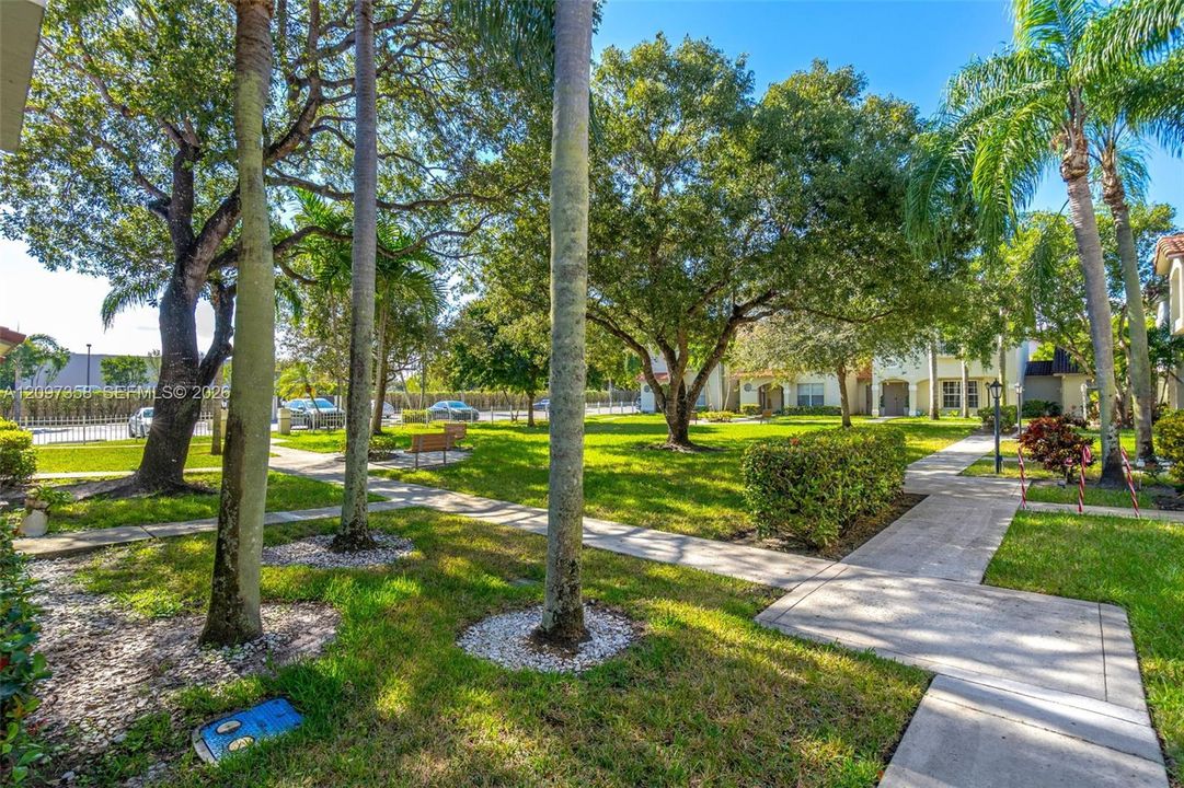 For Rent: $2,700 (2 beds, 2 baths, 1121 Square Feet)