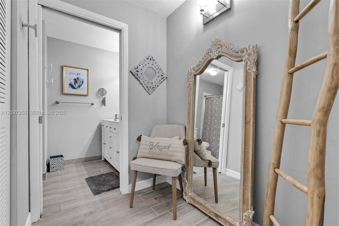 For Rent: $2,700 (2 beds, 2 baths, 1121 Square Feet)