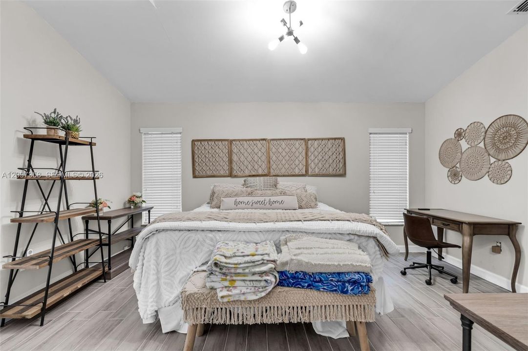 For Rent: $2,700 (2 beds, 2 baths, 1121 Square Feet)