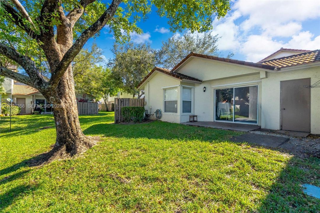 For Rent: $2,700 (2 beds, 2 baths, 1121 Square Feet)