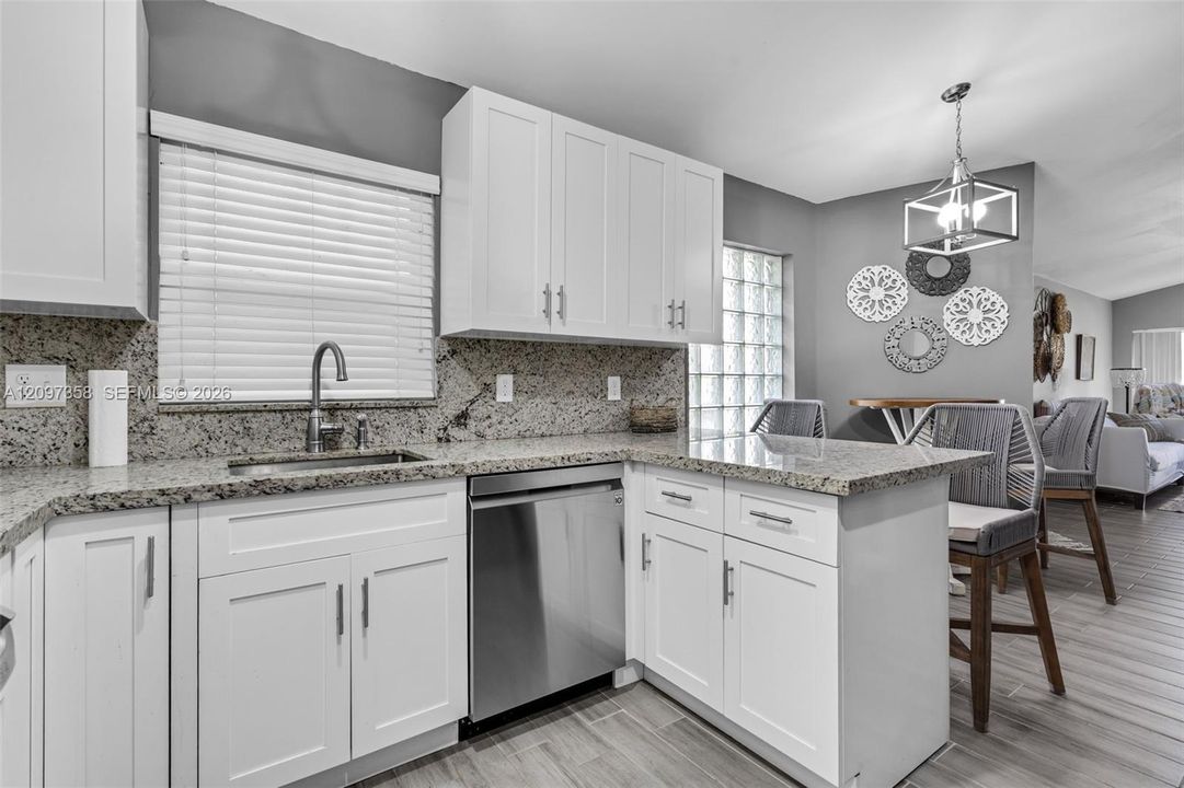For Rent: $2,700 (2 beds, 2 baths, 1121 Square Feet)