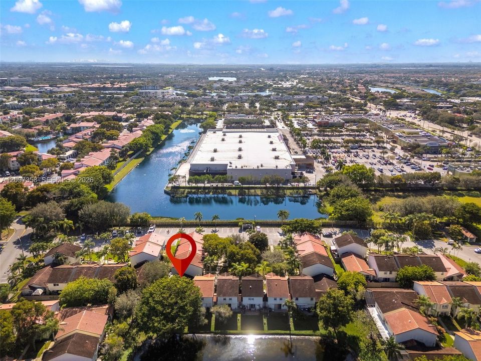 For Rent: $2,700 (2 beds, 2 baths, 1121 Square Feet)