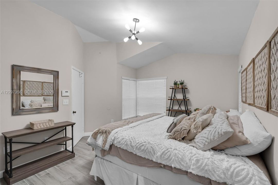 For Rent: $2,700 (2 beds, 2 baths, 1121 Square Feet)