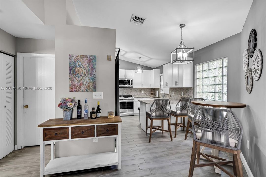 For Rent: $2,700 (2 beds, 2 baths, 1121 Square Feet)